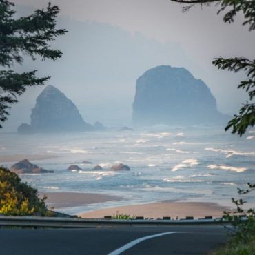 Motorcycle Routes in Oregon You Should Plan This Spring